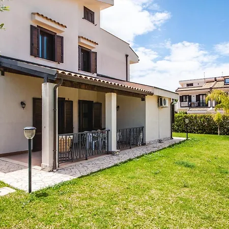 Casa Isola Con Giardino By Wonderful Italy *