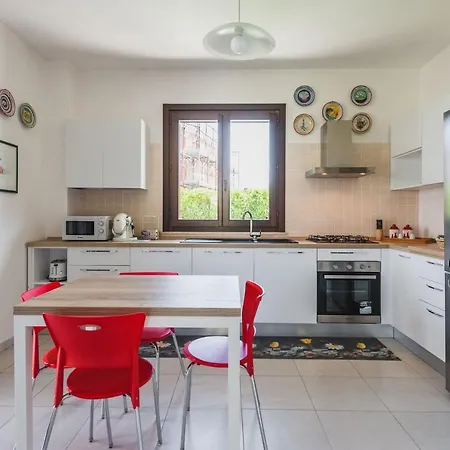 Casa Isola Con Giardino By Wonderful Italy